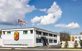 Super 8 By Wyndham Lindenhurst